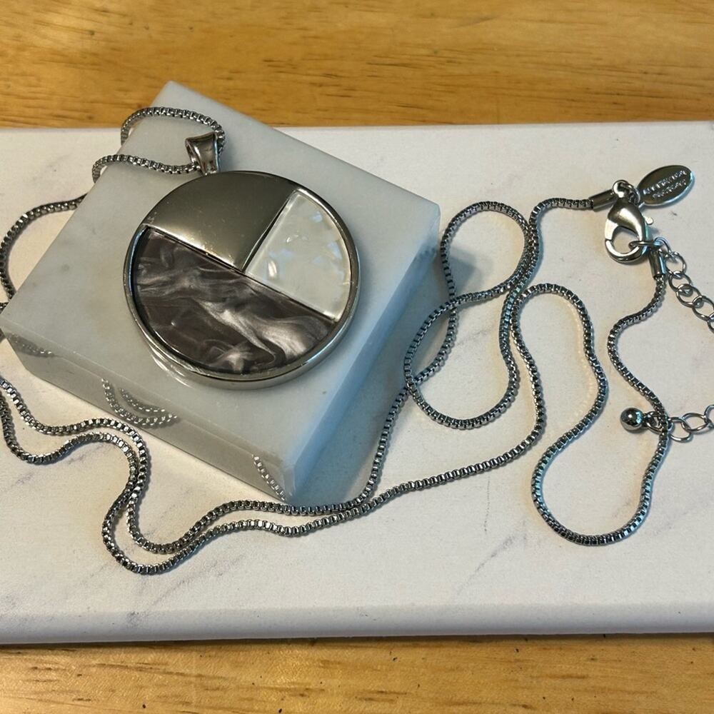 L002 Ann Taylor Pendant Necklace Long Chain silver tone disc